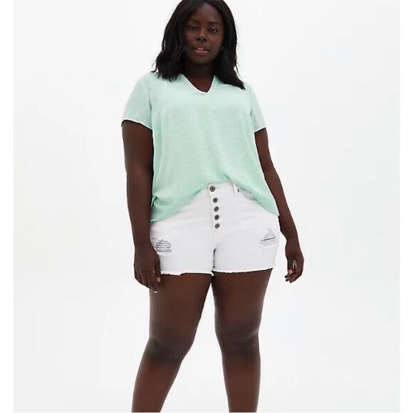 Torrid Size 18 Optic White Distressed Buttonfly Denim Jean Shorts NWT - Picture 3 of 8